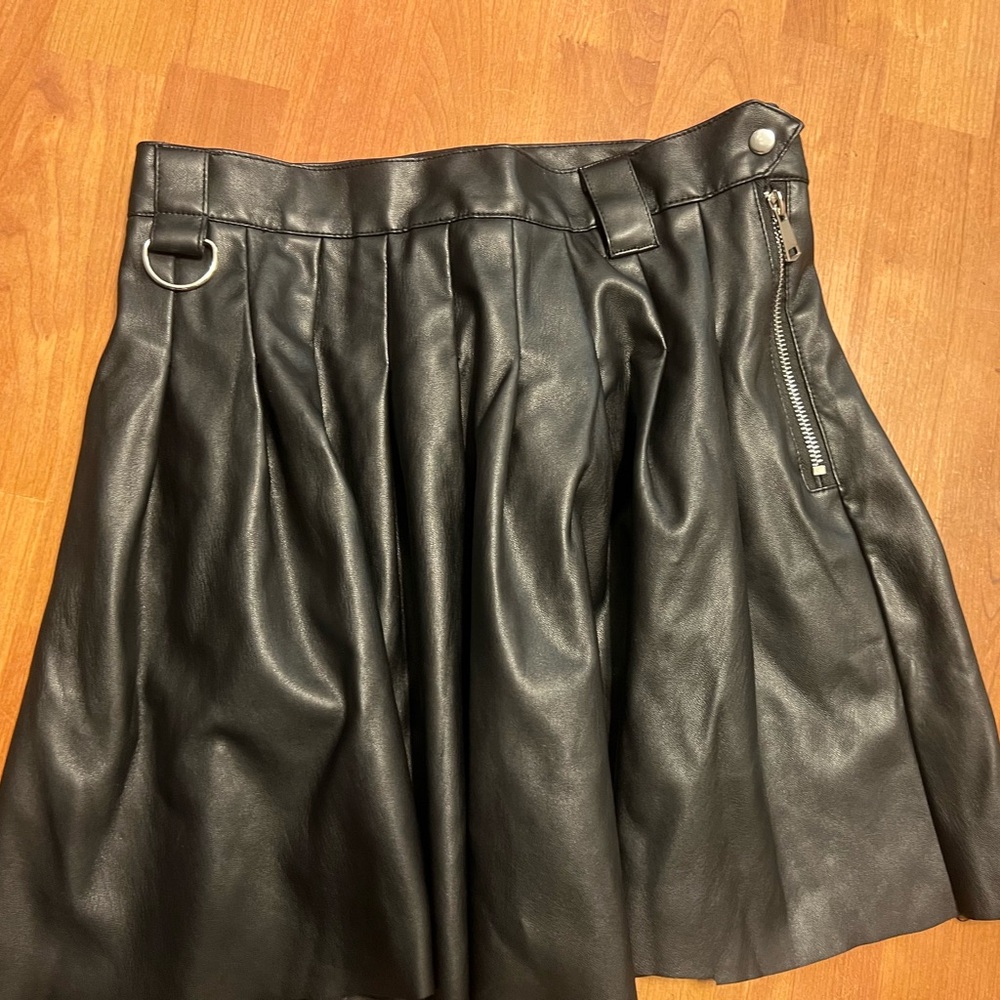 Black Mini A-Line Skirt with Pleats for Casual Work